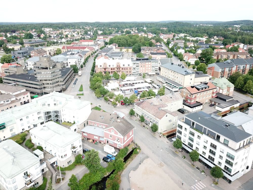 Flygfoto över centrala Vetlanda, avsett som dekorativ bild.